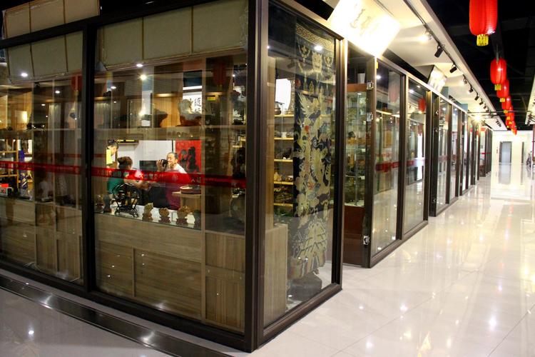 p>中国首家文物监管旧货市场,亚洲最大的古玩艺术品交易中心.